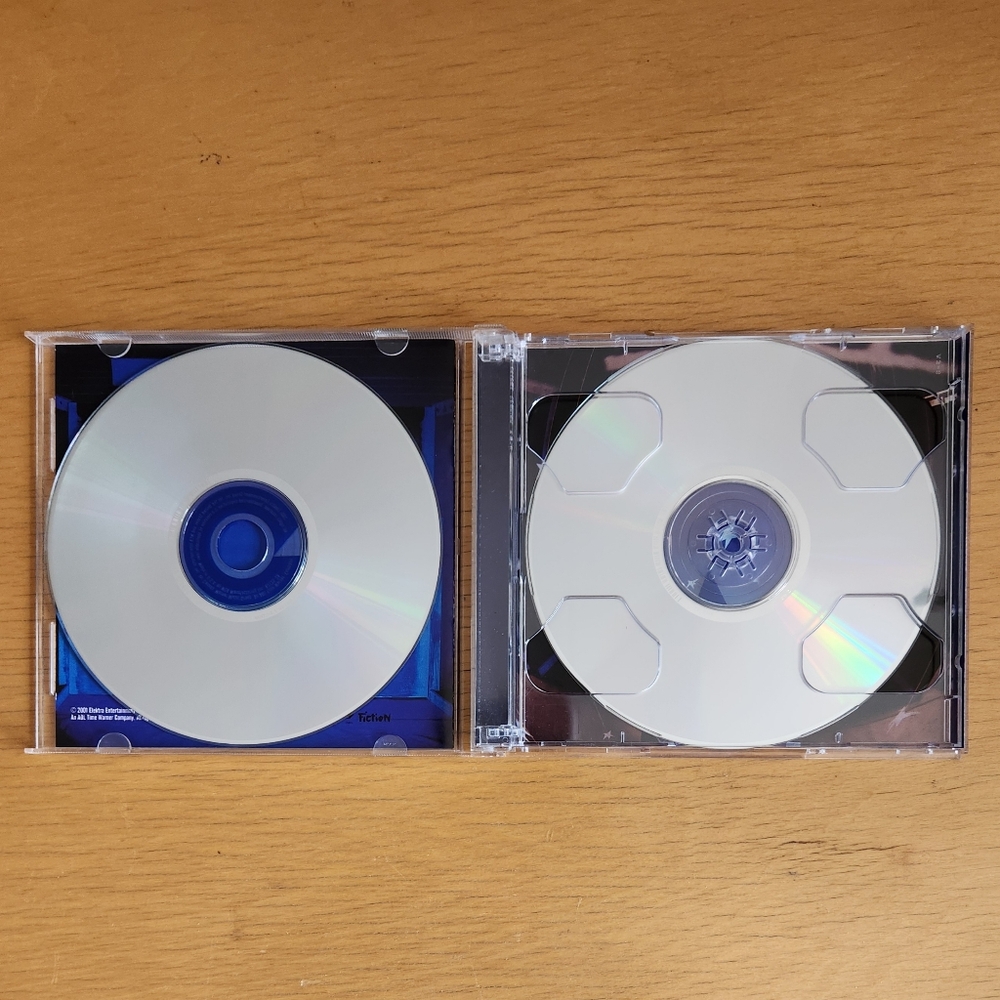 The Cure "Limited Edition Hits Double CD!", "Cut Here" - CDs (Lot of 2) - Picture 9 of 9